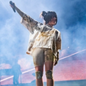 Blog Post : Billie Eilish Brings Out Blur’s Damon Albarn for Gorillaz Classic at Coachella 