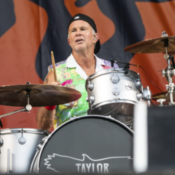 Blog Post : Red Hot Chili Peppers Pay Tribute to Foo Fighters’ Taylor Hawkins at Jazz Fest as Dave Grohl Looks on 