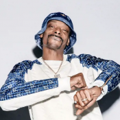 Snoop Dogg Wants To Buy Twitter & Elon Musk Is Loving It lyrics